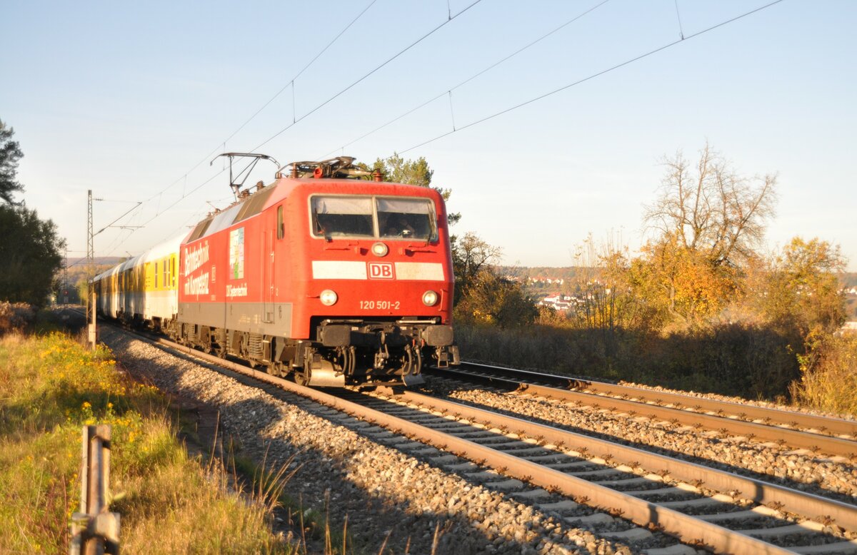 120 501-2 mit Messzug bei Hinterdenkental am 19.10.2012.