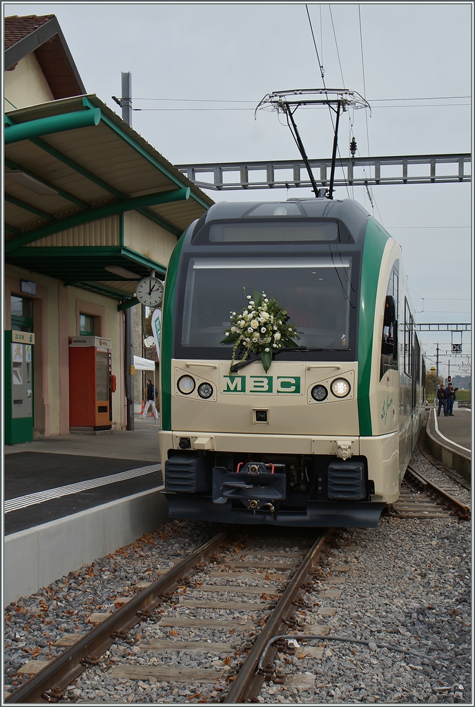 120 Jahre BAM MBC: Nachdem der SURF (Srie Unifie Romande pour Rseau Ferr mtrique) Be 4/4 31 und 32 ihr VIP Gste nach Apples brachte und dort getauft wurde, konnten die neuen Triebwagen in Bire besichtigt werden.
24. Okt. 2015