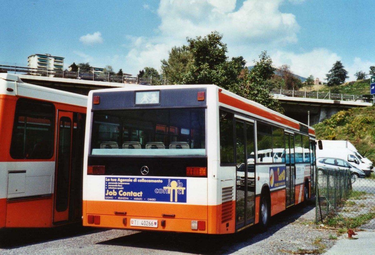 (121'105) - AMSA Chiasso - Nr. 6/TI 40'266 - Mercedes (ex Vorfhrfahrzeug) am 12. September 2009 in Balerna, Garage