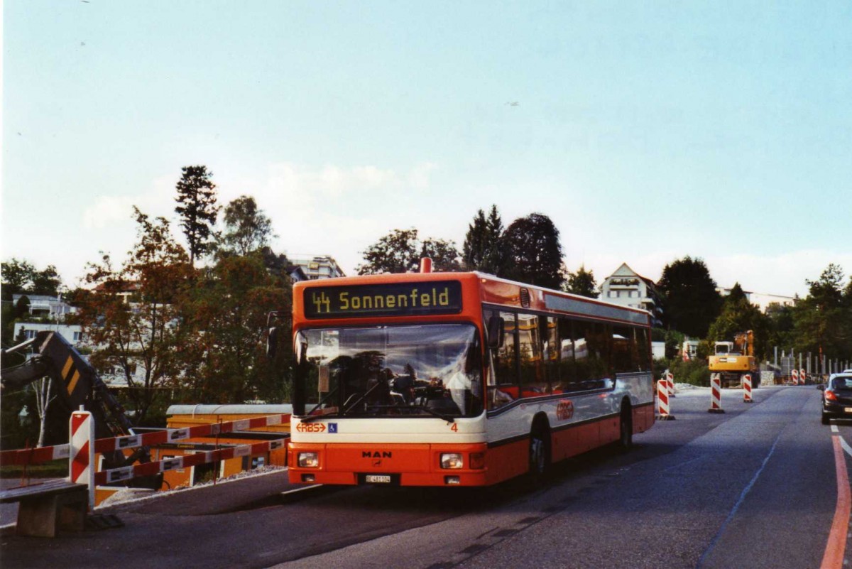 (121'233) - RBS Worblaufen - Nr. 4/BE 481'104 - MAN am 14. September 2009 beim Bahnhof Bolligen