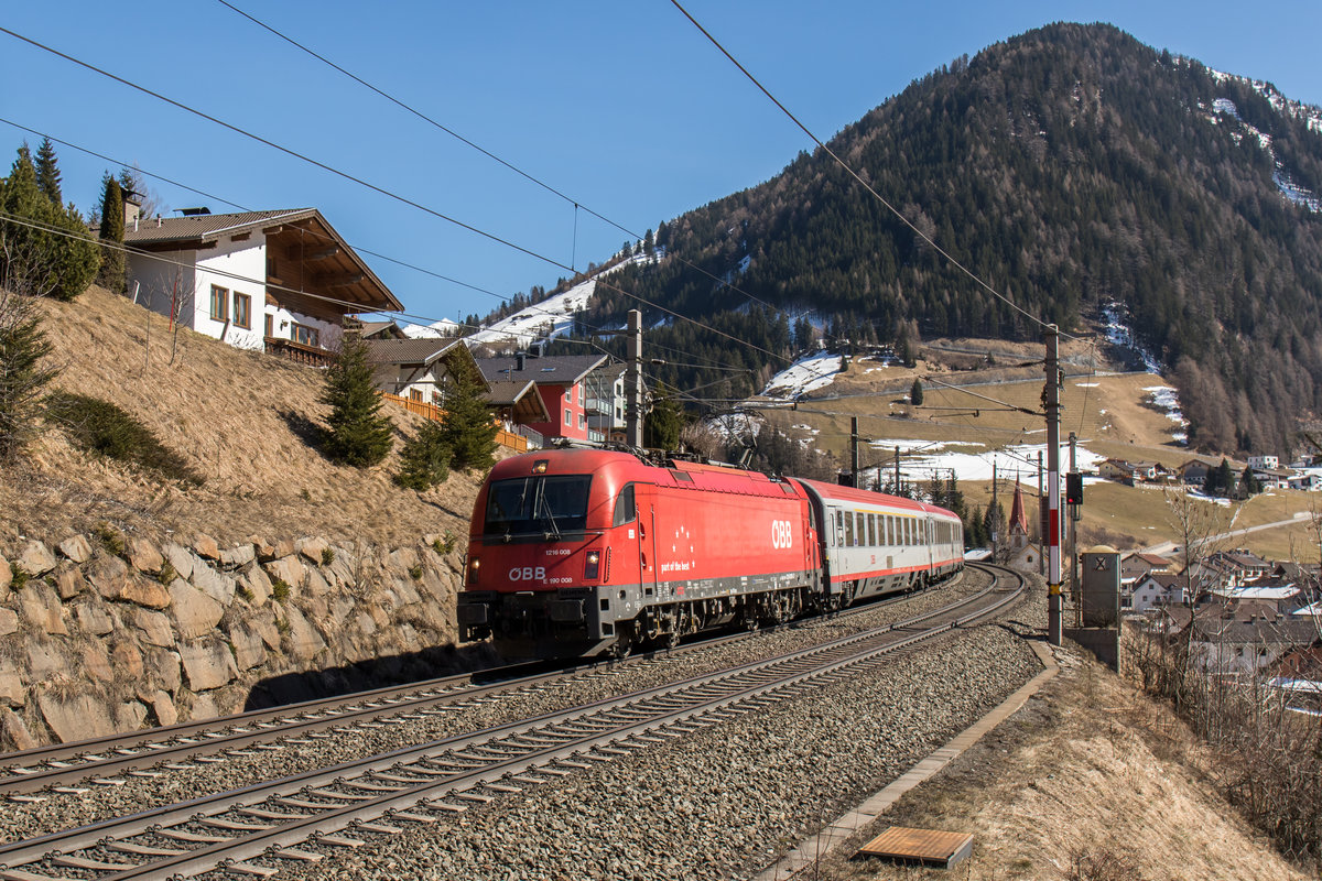 1216 008-3 vom Brenner kommend am 19. Mrz 2016 bei St. Jodok.