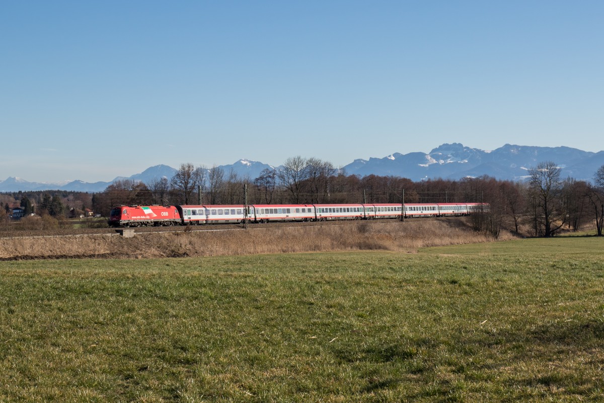 1216 012 war am 12. Februar 2016 bei Rann in Richtung Mnchen unterwegs.