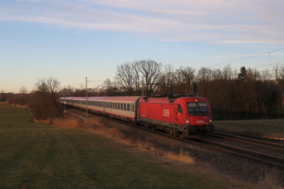 1216 024 mit einem  EC  aus Mnchen kommend am 16. Januar 2020 bei Hilperting.