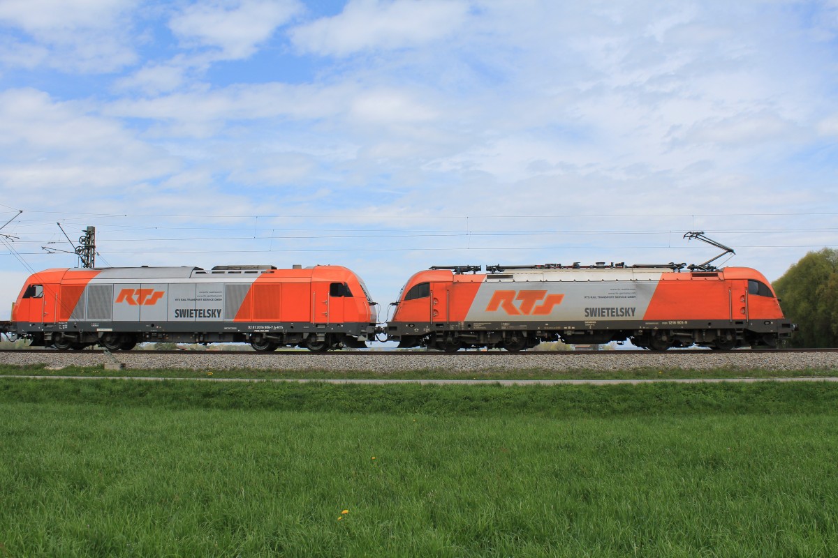 1216 901-0 und 2016 906-7 am 27. April 2013 bei bersee am Chiemsee.