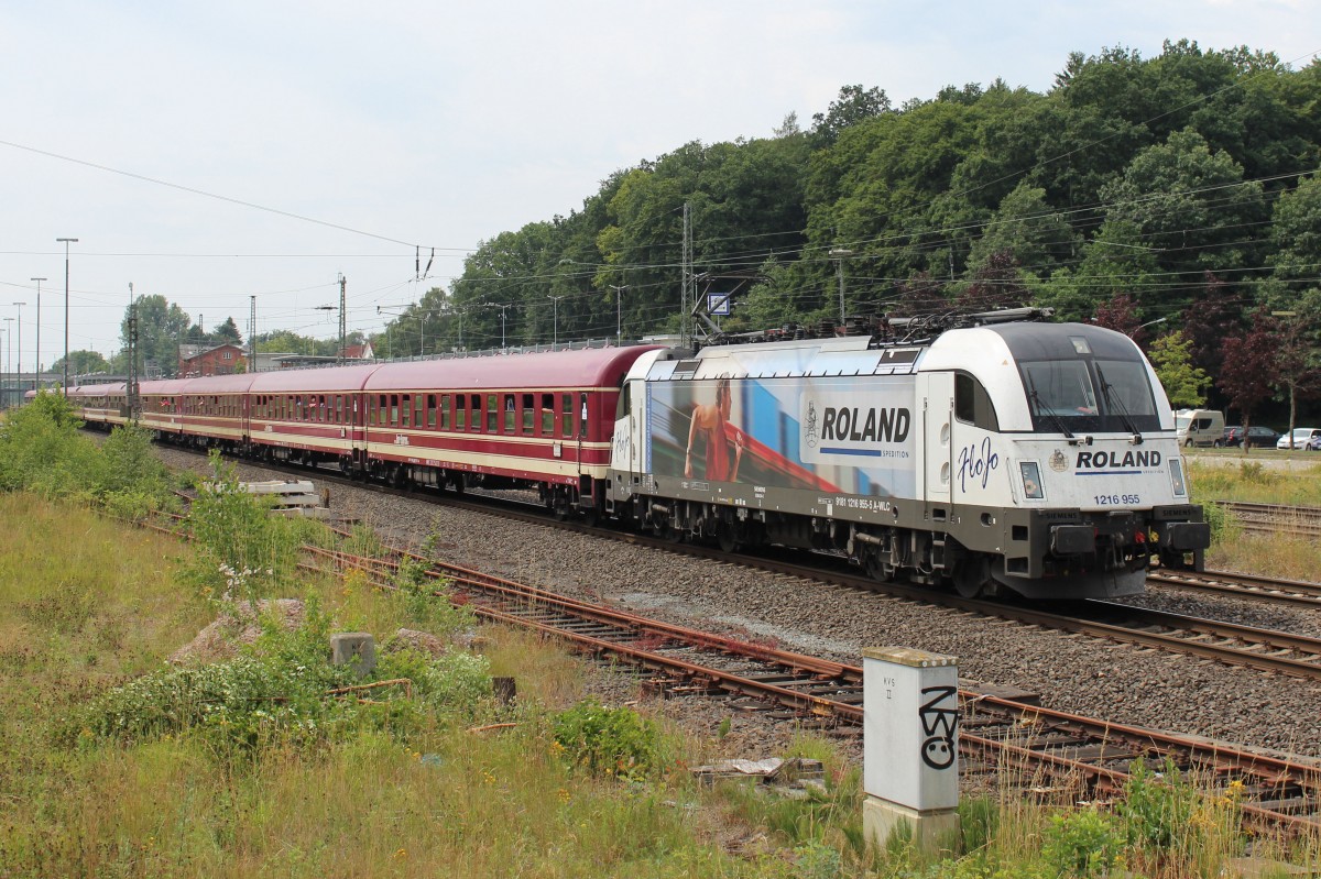 1216 955 ist mit einem Sonderzug auf den Weg nach Hamburg zum Schlagermove. Tostedt den 11.07.2015.