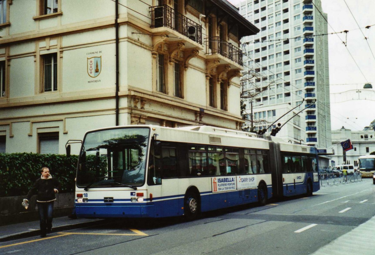 (122'824) - VMCV Clarens - Nr. 18 - Van Hool Gelenktrolleybus am 12. Dezember 2009 in Montreux, Escaliers de la Gare