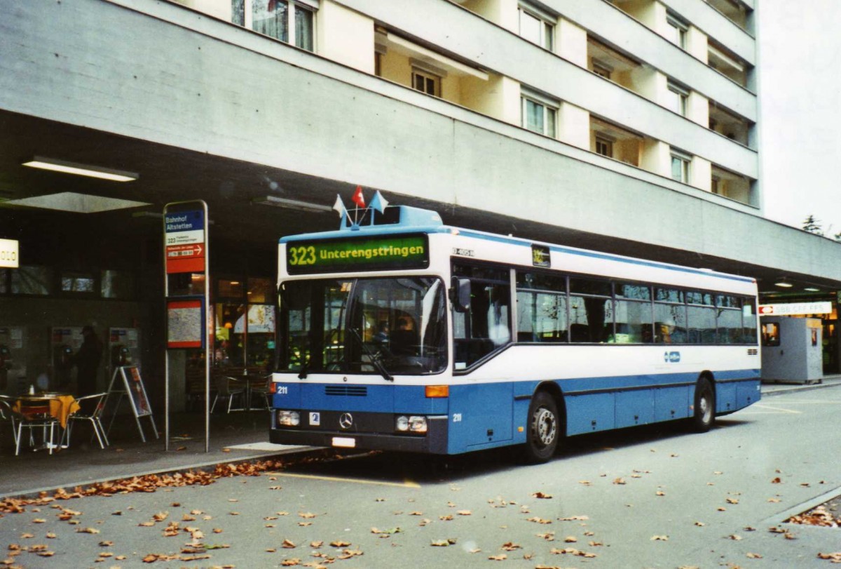 (122'929) - VBZ Zrich - Nr. 211/ZH 588'211 - Mercedes am 13. Dezember 2009 beim Bahnhof Zrich-Altstetten