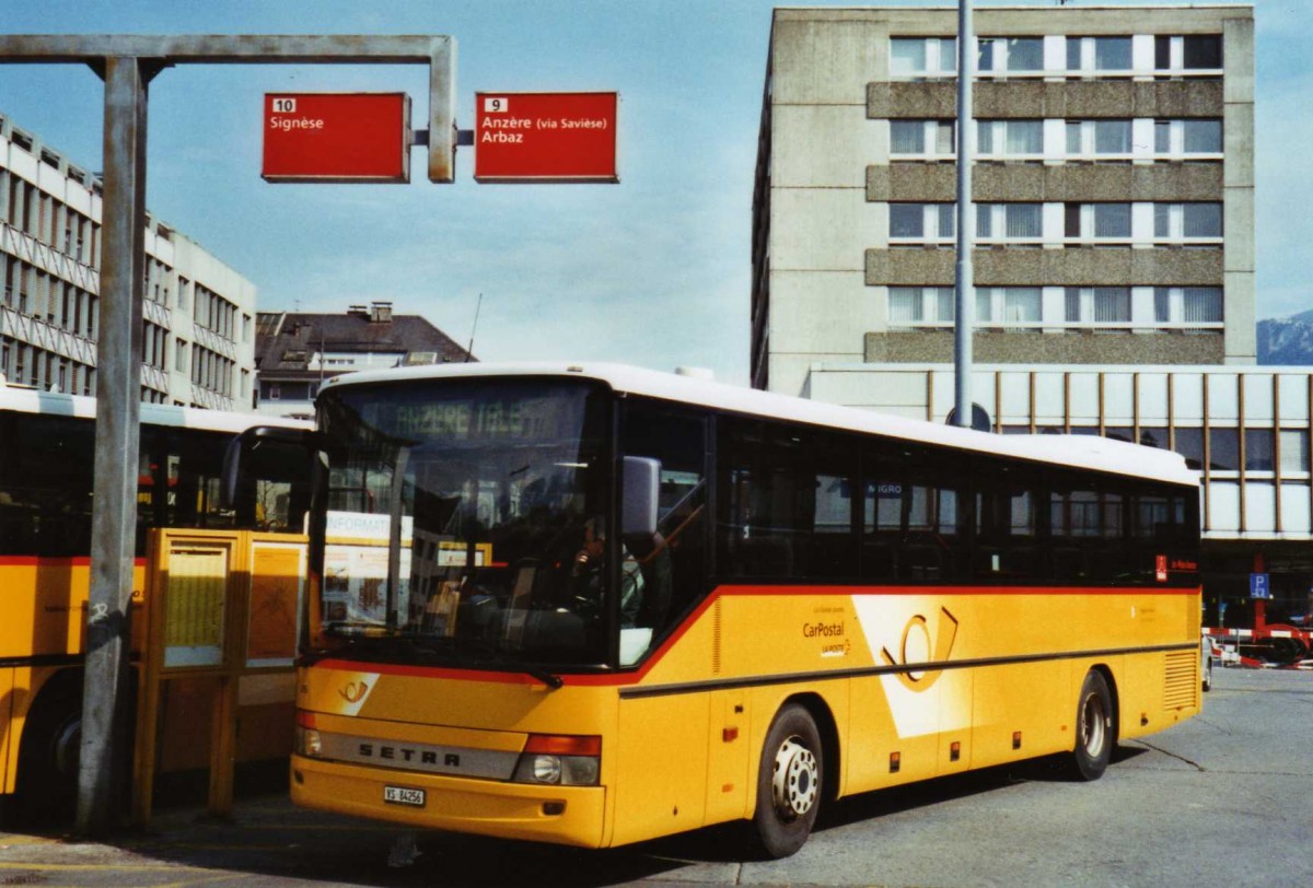 (124'705) - Buchard, Leytron - Nr. 256/VS 84'256 - Setra (ex Rey, Ayent) am 9. Mrz 2010 beim Bahnhof Sion