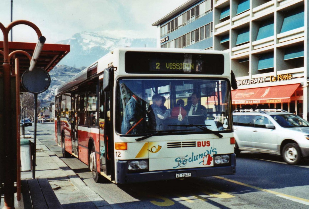 (124'708) - Lathion, Sion - Nr. 12/VS 12'672 - Mercedes (ex Nr. 68; ex Gillioz, Sion) am 9. Mrz 2010 beim Bahnhof Sion