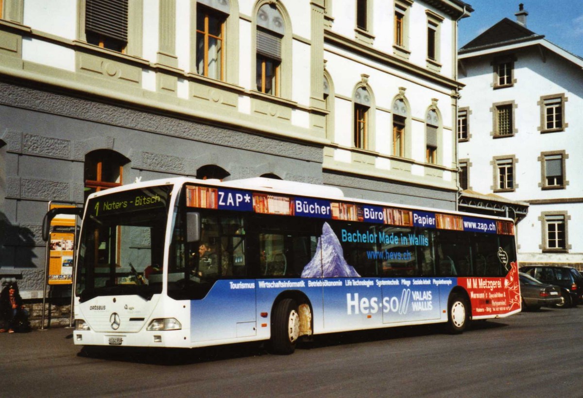 (124'829) - PostAuto Wallis - VS 241'959 - Mercedes am 12. Mrz 2010 beim Bahnhof Brig