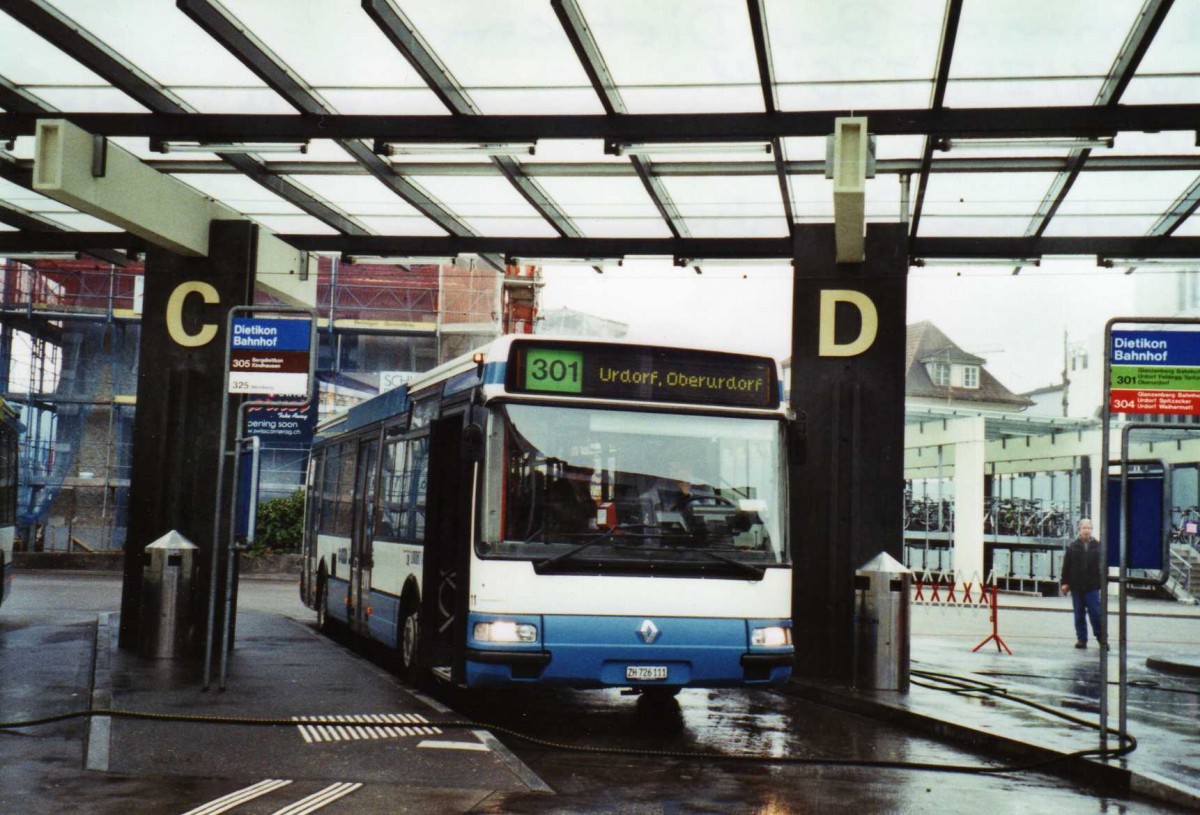 (125'409) - Limmat Bus, Dietikon - Nr. 11/ZH 726'111 - Renault (ex Hrzeler, Dietikon Nr. 37) am 14. April 2010 beim Bahnhof Dietikon