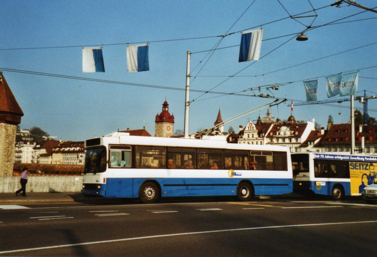 (125'608) - VBL Luzern - Nr. 268 - NAW/R&J-Hess Trolleybus am 24. April 2010 in Luzern, Bahnhofbrcke