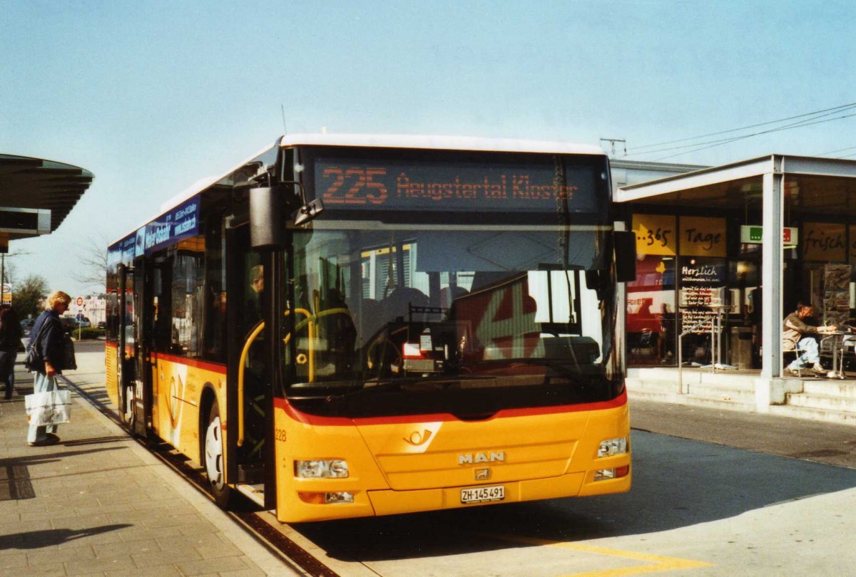 (125'619) - Stutz, Jonen - Nr. 228/ZH 145'491 - MAN am 24. April 2010 beim Bahnhof Affoltern