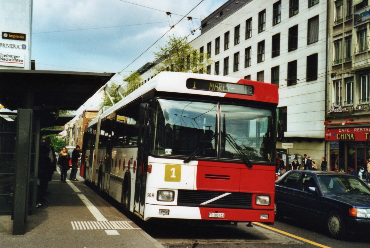 (126'401) - TPF Fribourg - Nr. 508/FR 300'412 - Volvo/Hess Gelenkduobus (ex TF Fribourg Nr. 108) am 19. Mai 2010 beim Bahnhof Fribourg