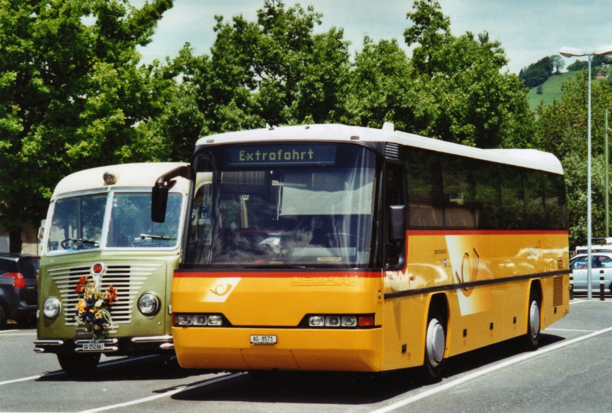 (126'525) - Geissmann, Hgglingen - AG 8571 - Neoplan am 26. Mai 2010 in Thun, Seestrasse