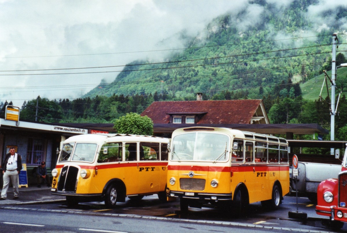 (126'611) - Schmid, Thrishaus - Nr. 3/BE 26'760 - Saurer/Gangloff (ex Geiger, Adelboden Nr. 3) + Nr. 9/BE 26'105 - Saurer/R&J (ex Geiger, Adelboden Nr. 9) am 29. Mai 2010 beim Bahnhof Reichenbach