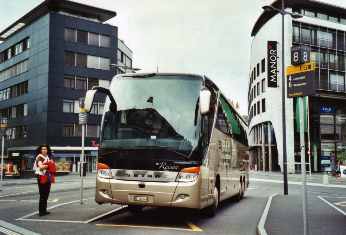 (126'902) - STI Thun - Nr. 41/BE 390'041 - Setra am 12. Juni 2010 beim Bahnhof Thun