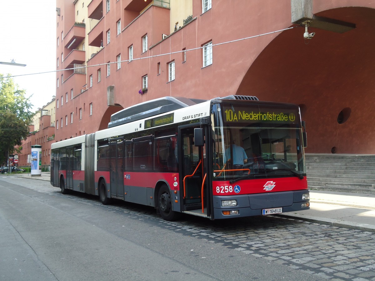 (128'427) - Wiener Linien - Nr. 8258/W 1648 LO - Grf&Stift am 9. August 2010 in Wien, Heiligenstadt