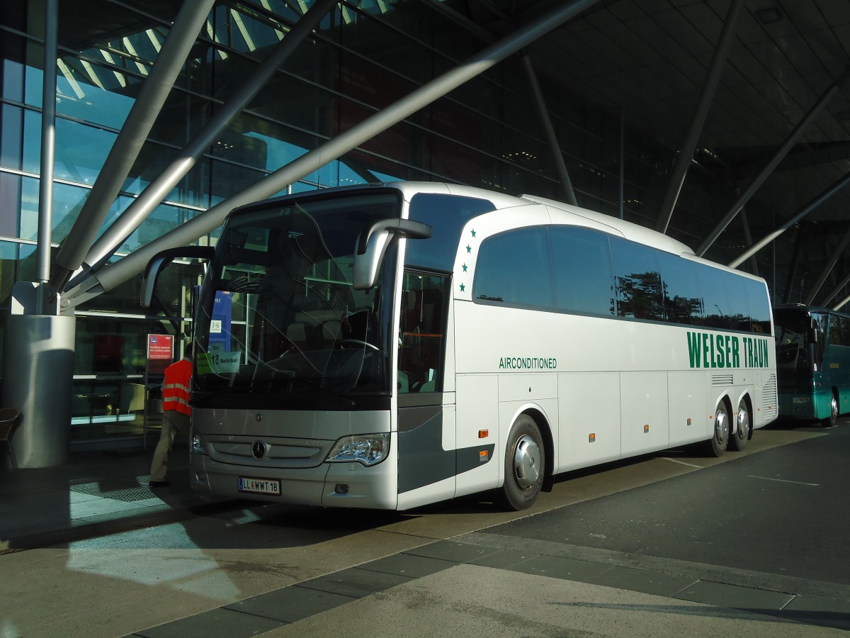 (128'572) - Welser, Traun - LL WWT 18 - Mercedes am 10. August 2010 beim Bahnhof Linz