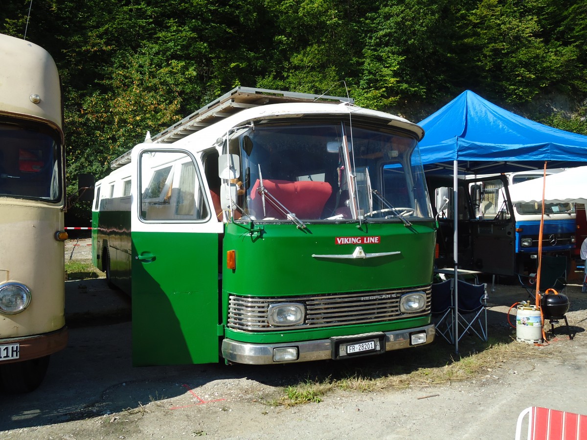 (128'933) - Oppliger, Neuenegg - FR 28'210 - Neoplan am 22. August 2010 in Thayngen, Wohnbustreffen