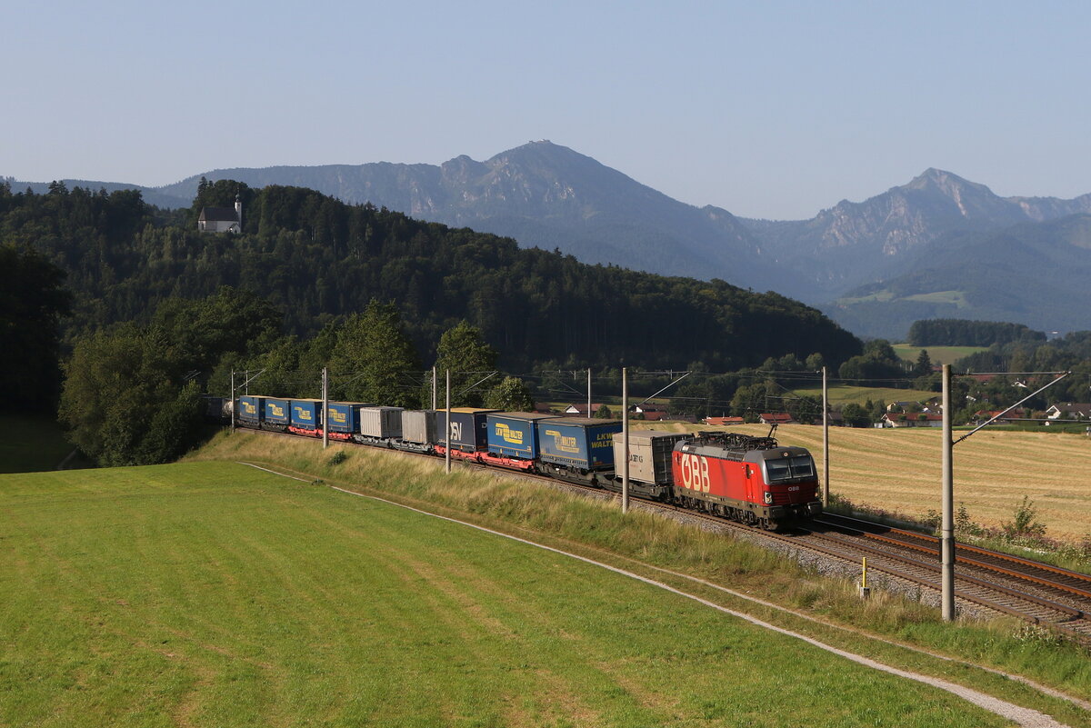 1293 032 mit einem  KLV  aus Mnchen kommend am 13. August 2025 bei Vachendorf.