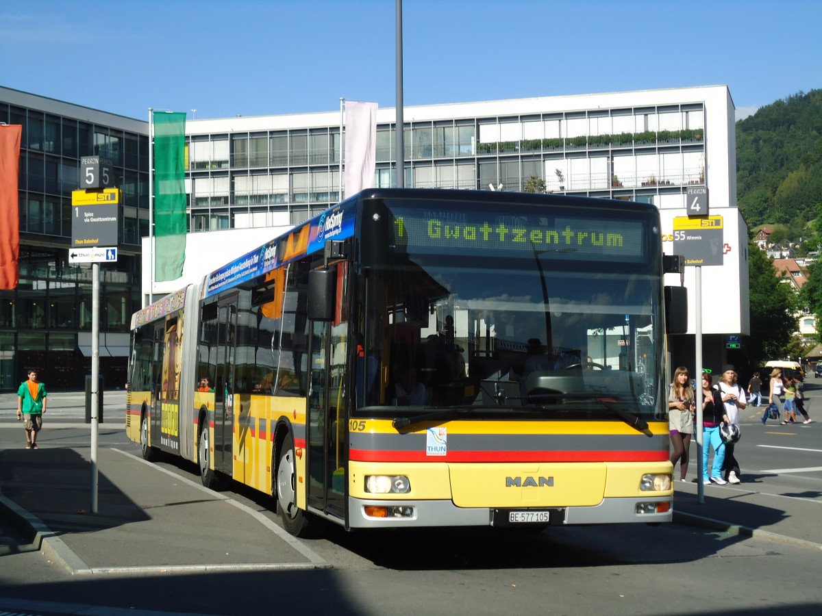 (129'318) - STI Thun - Nr. 105/BE 577'105 - MAN am 4. September 2010 beim Bahnhof Thun