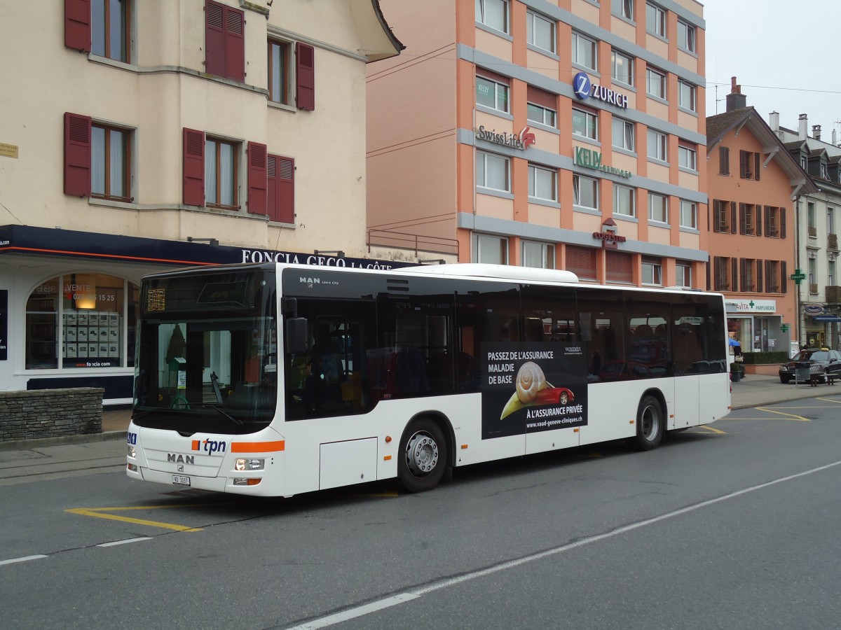 (130'470) - TPN Nyon - VD 1037 - MAN am 14. Oktober 2010 beim Bahnhof Nyon