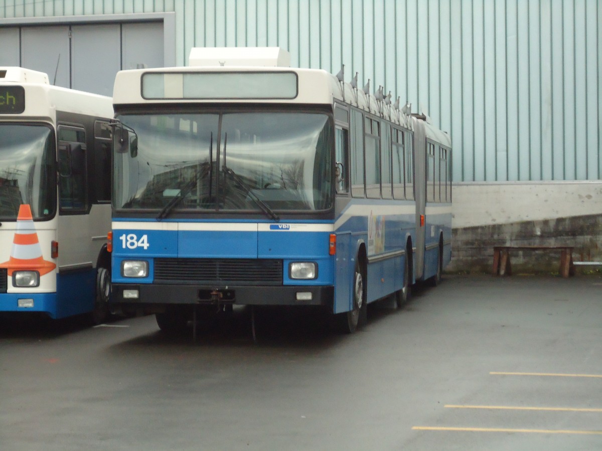 (131'499) - VBL Luzern - Nr. 184 - NAW/Hess Gelenktrolleybus am 8. Dezember 2010 in Luzern, Depot
