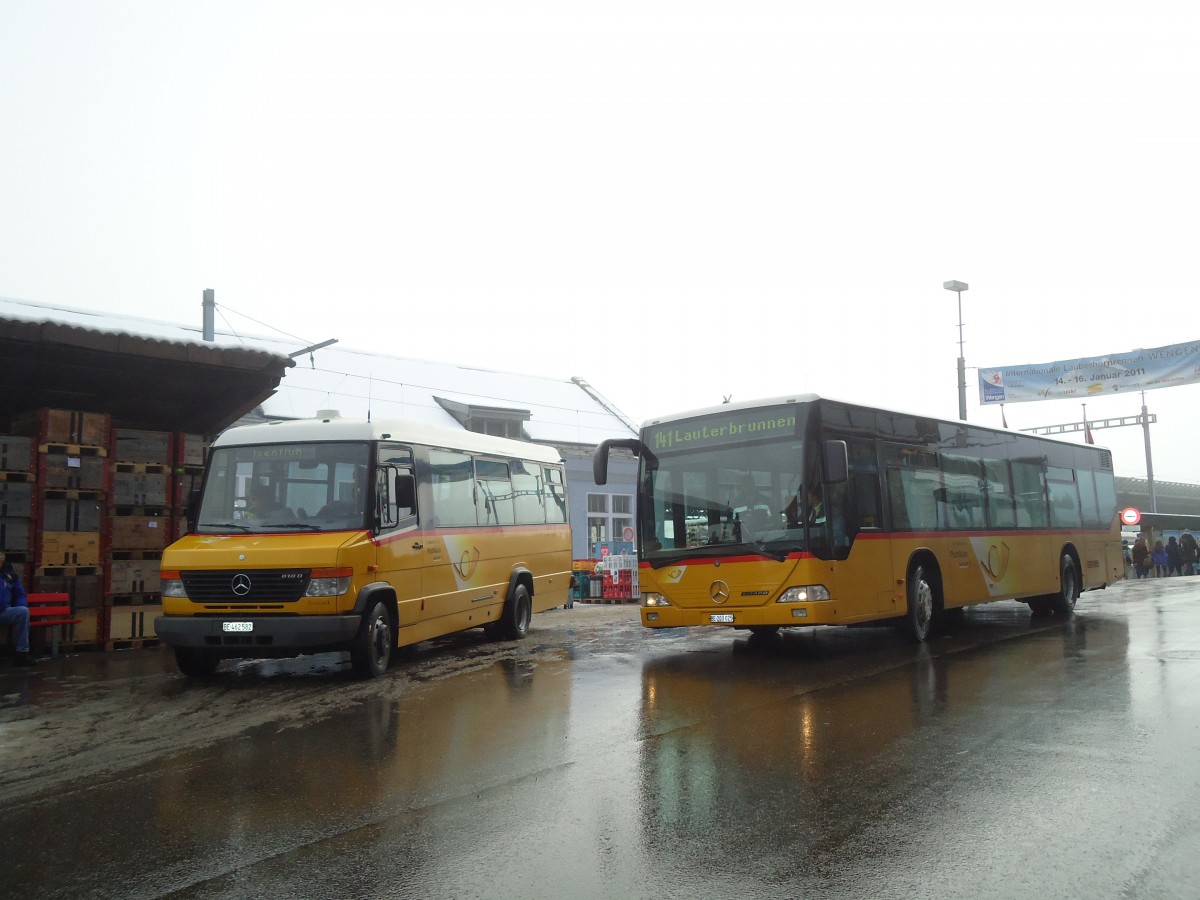 (131'836) - Schmocker, Stechelberg - Nr. 4/BE 462'582 - Mercedes/UNVI (ex PostAuto Bern) + Nr. 3/BE 203'025 - Mercedes am 30. November 2010 beim Bahnhof Lauterbrunnen