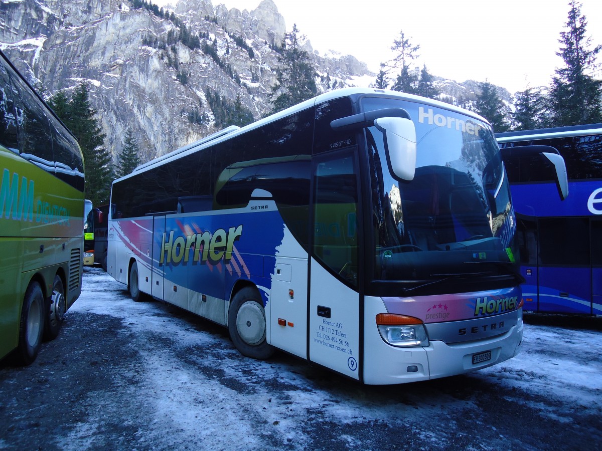 (132'123) - Horner, Tafers - Nr. 9/FR 300'509 - Setra am 8. Januar 2011 in Adelboden, Unter dem Birg