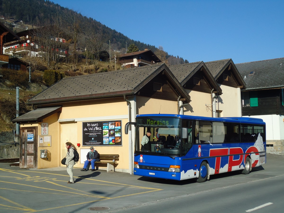 (132'396) - TPC Aigle - Nr. 5/VS 63'688 - Setra (ex AOMC Aigle Nr. 5) am 22. Januar 2011 beim Bahnhof Troistorrents