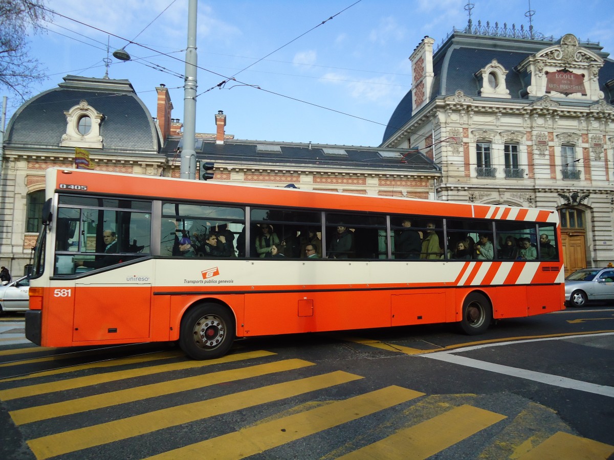 (132'825) - TPG Genve - Nr. 581/GE 96'400 - Mercedes am 10. Mrz 2011 beim Bahnhof Genve