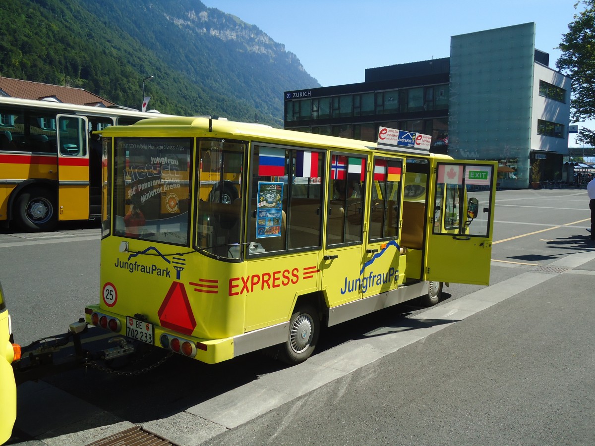 (134'673) - JungfrauPark, Matten - BE 702'233 - CMEC am 3. Juli 2011 beim Bahnhof Interlaken Ost