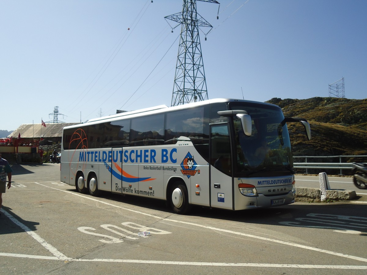 (135'684) - Aus Deutschland: Mitteldeutscher Basketball Club, Weissenfels - BLK-VV 666 - Setra am 21. August 2011 in Grimsel, Rest. Grimselblick