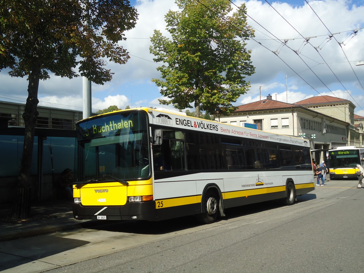 (135'937) - VBSH Schaffhausen - Nr. 25/SH 38'025 - Volvo/Hess am 14. September 2011 beim Bahnhof Schaffhausen