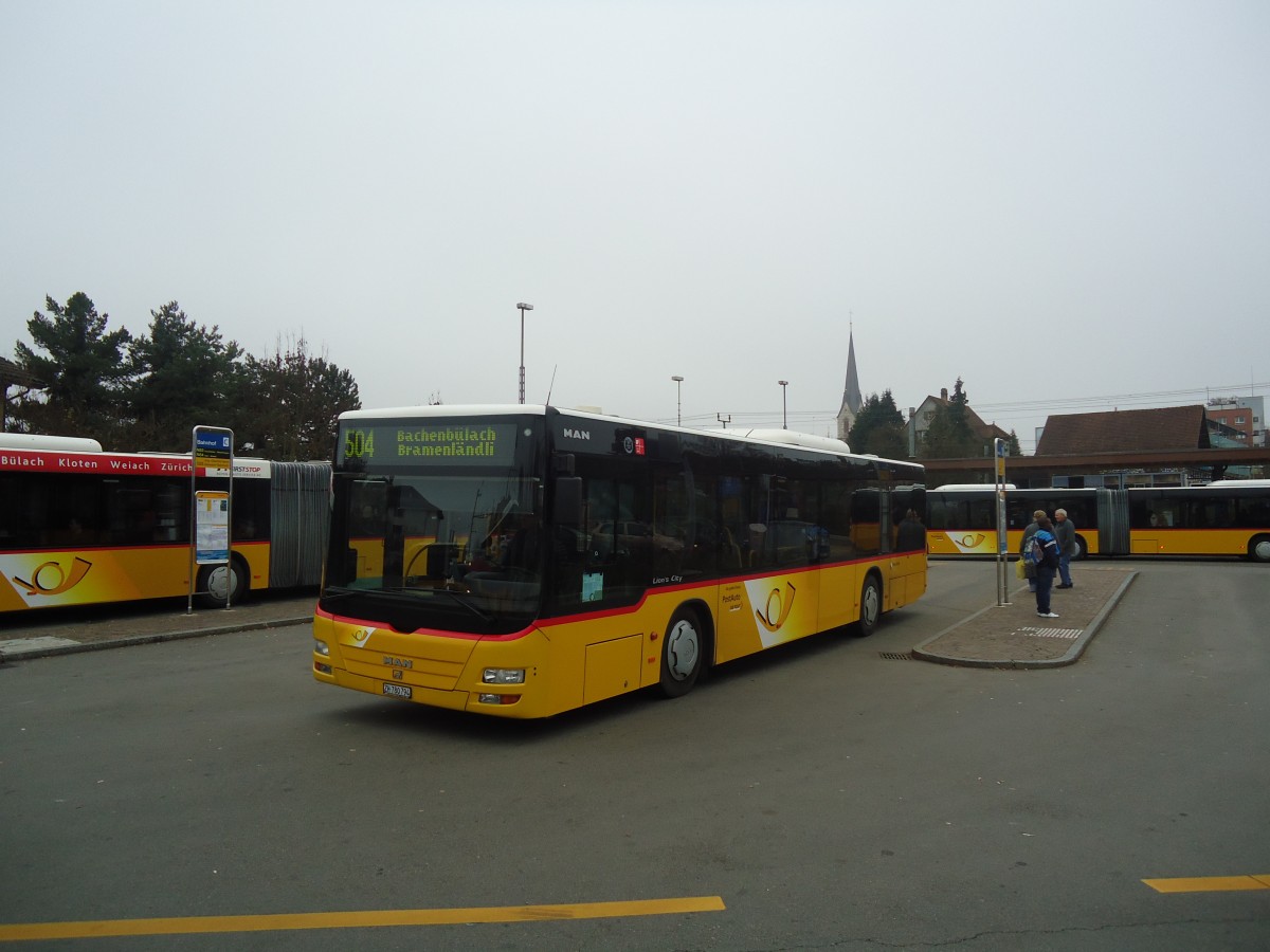 (136'968) - PostAuto Zrich - Nr. 211/ZH 780'794 - MAN (ex Nr. 8) am 24. November 2011 beim Bahnhof Blach