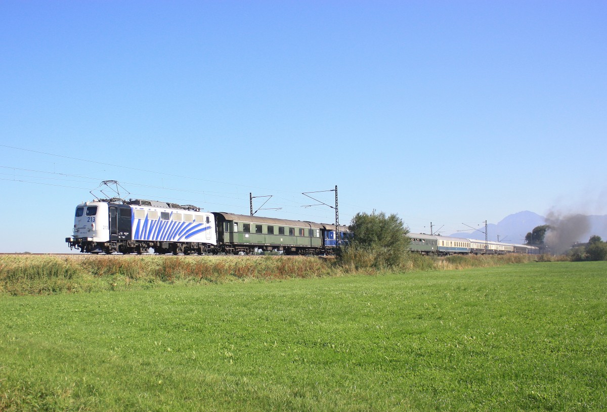 139 213-3 von  Locomotion  war am 3. Oktober 2013 als Schublok an einem Sonderzug der  Ulmer Eisenbahnfreunde  im Einsatz. Aufgenommen kurz vor Bernau am Chiemsee.