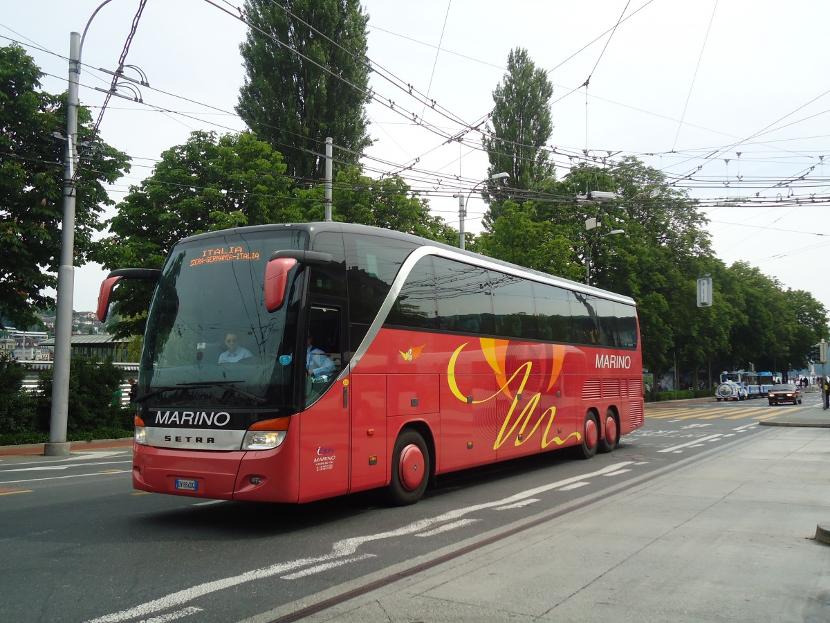 (139'117) - Aus Italien: Marino, Altamura - Nr. 230/DV-884 DC - Setra am 27. Mai 2012 beim Bahnhof Luzern