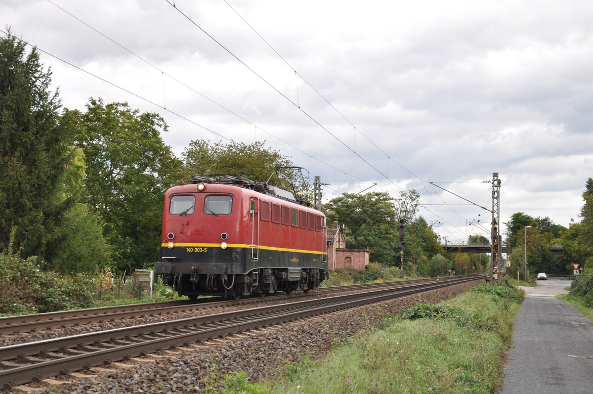 140 003-5 fuhr am 30.09.2019 solo durch Maintal Ost in Richtung Frankfurt Ost. 