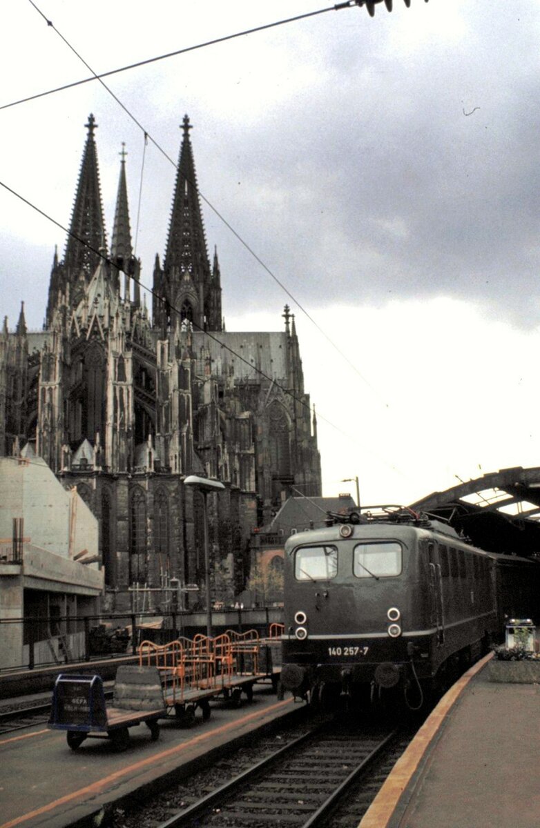 140 257-7 in Köln am 29.04.1983.