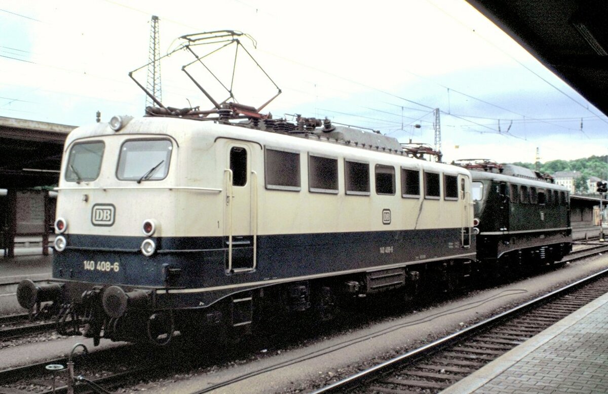 140 408-6 und 140 365-8 in Ulm am 15.07.1984.