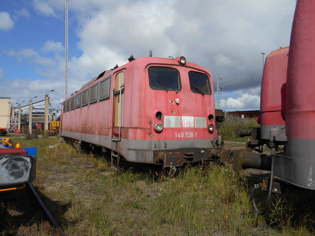 140 728 in einem schlechten Zustand,am 01.September 2018,in der Einsatzstelle Mukran.