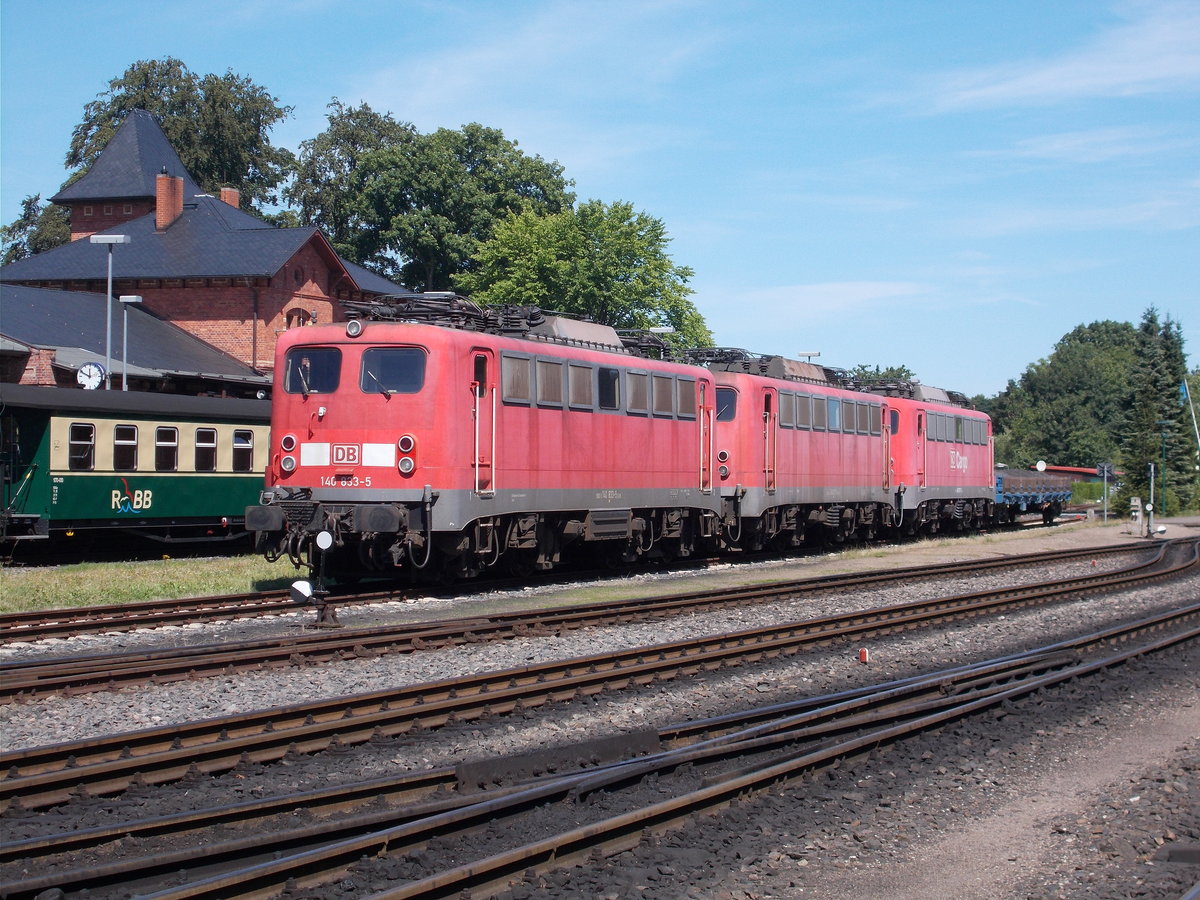 140 790,140 833 und 140 837 sollen von der PRESS erworben sein und wurden,am 21.Juli 2016,von Mukran nach Putbus gebracht.Am 25.Juli 2016 sind drei 140er wieder auf Reisen gegangen. 