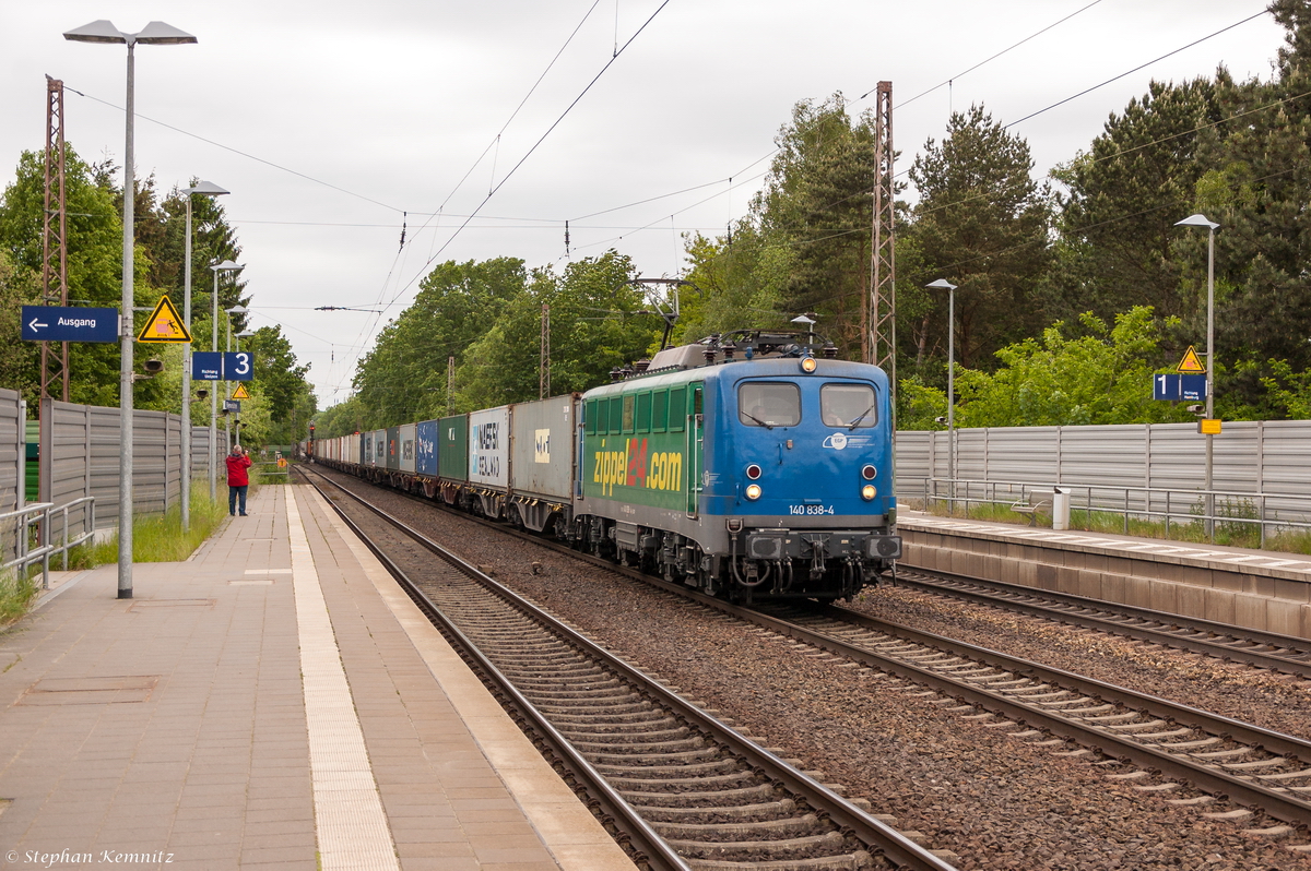 140 838-4 EGP - Eisenbahngesellschaft Potsdam mbH mit einem Containerzug von Hamburg-Waltershof nach Berlin Westhafen in Bienenbttel. 02.06.2015