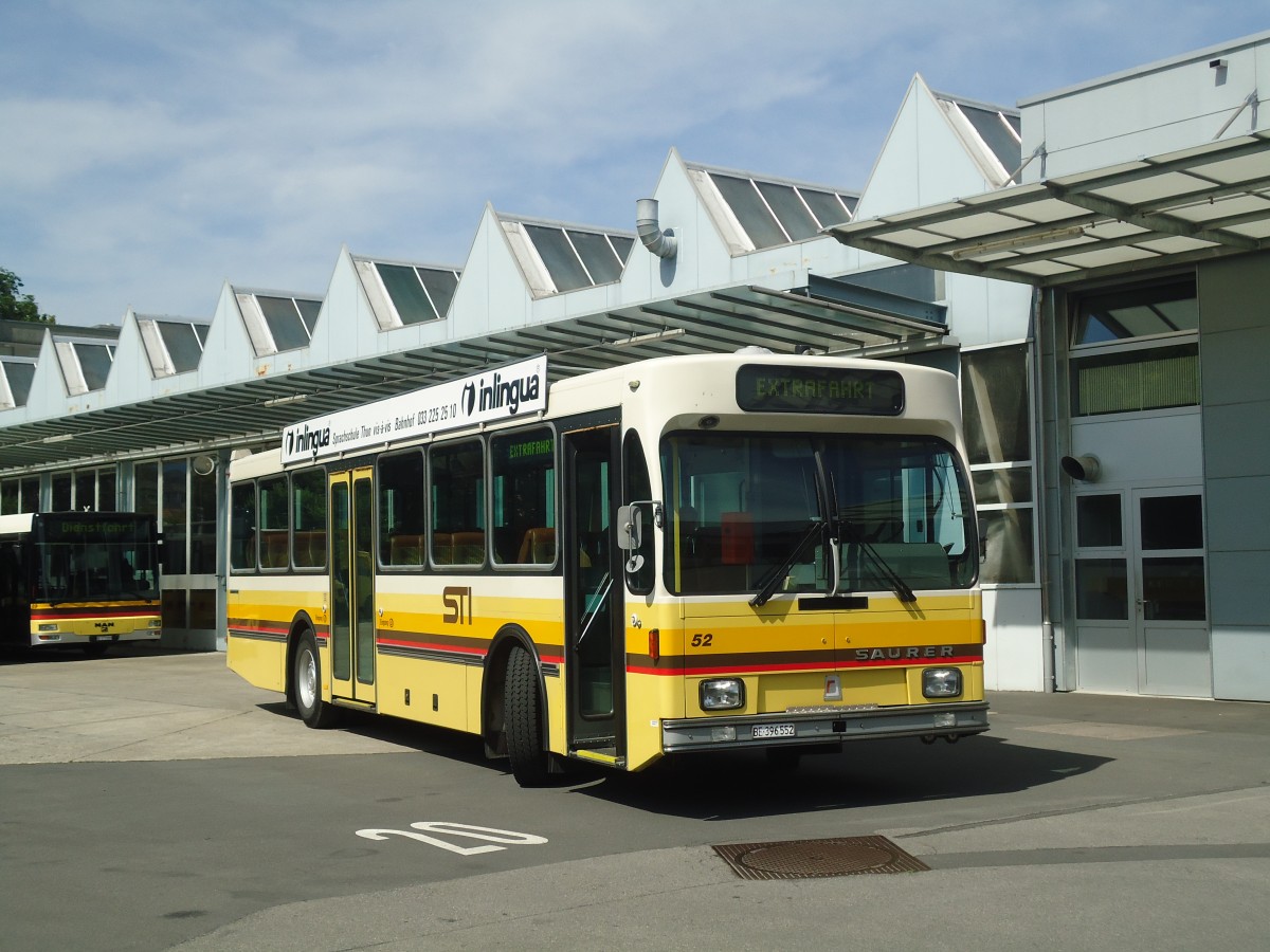 (140'007) - STI Thun - Nr. 52/BE 396'552 - Saurer/R&J am 24. Juni 2012 in Thun, Garage