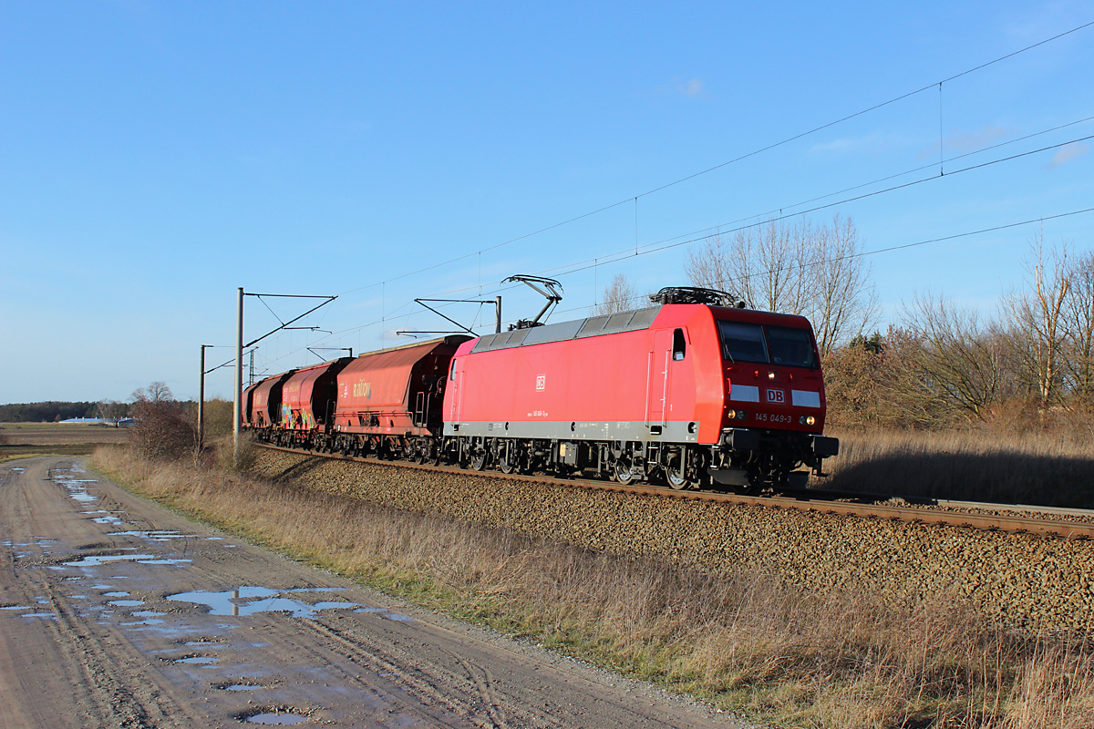 14.02.2014 15:32 Uhr - 145 049 fährt mit dem leeren Kalipendel von Wismar nach Baalberge über Wittenberge ein