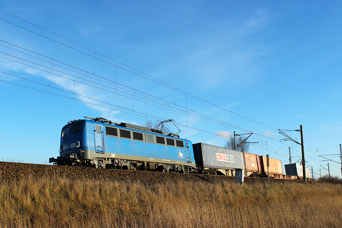 14.02.2014 16:15 Uhr - die Press 140 042 hat Stendal mit einem Containerzug nach Hamburg ber Wittenberge durchfahren