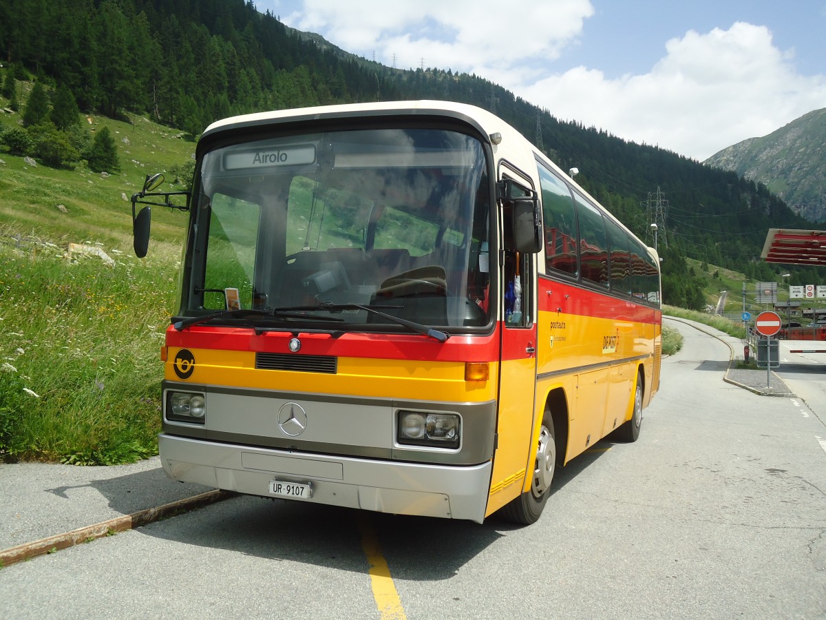 (140'284) - Mattli, Wassen- UR 9107 - Mercedes am 1. Juli 2012 beim Bahnhof Oberwald