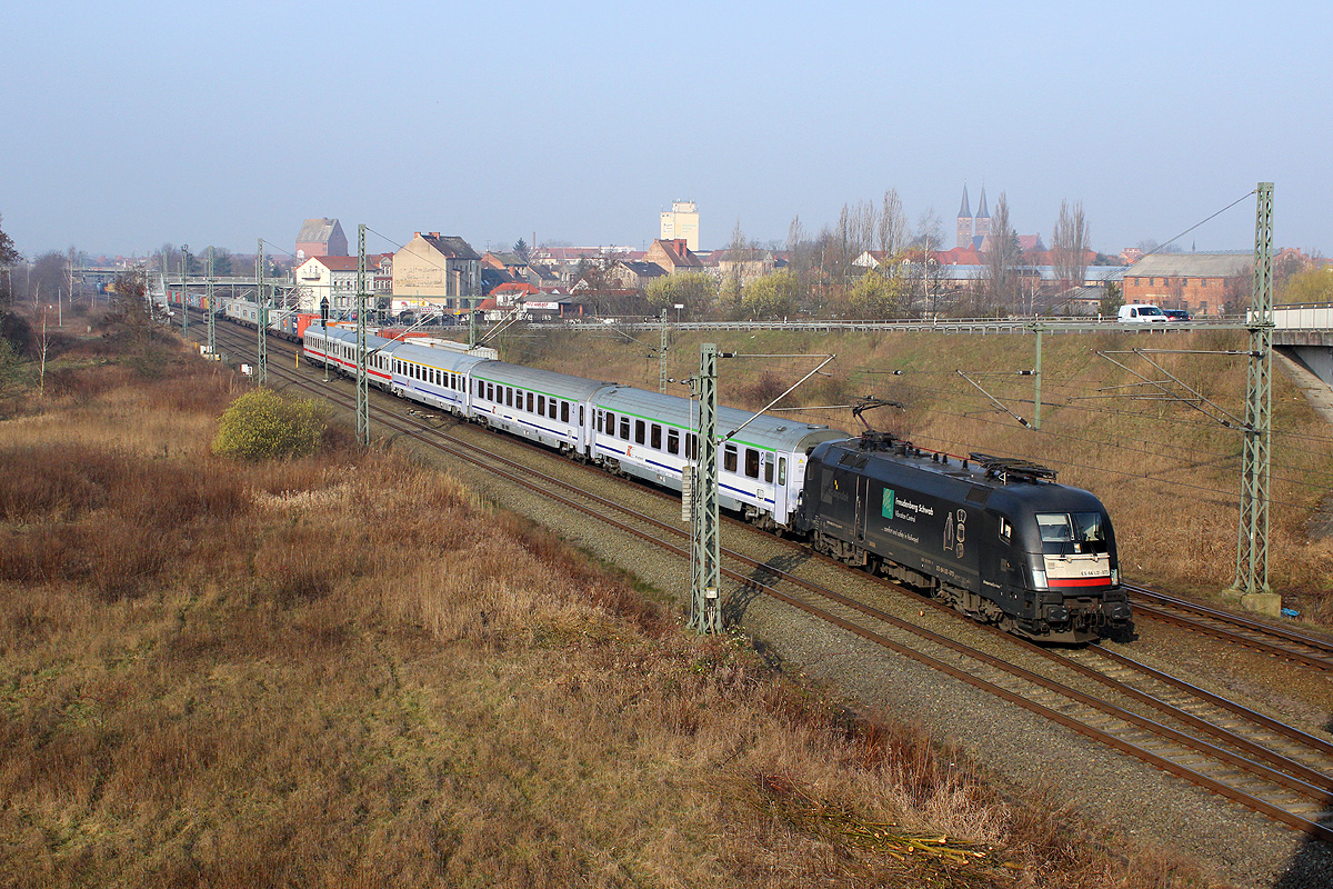 14.03.2014 08:54 Uhr - ES64U2-073 kam heute mit dem  Wawel  EC 249 von Hamburg nach Wroclaw.