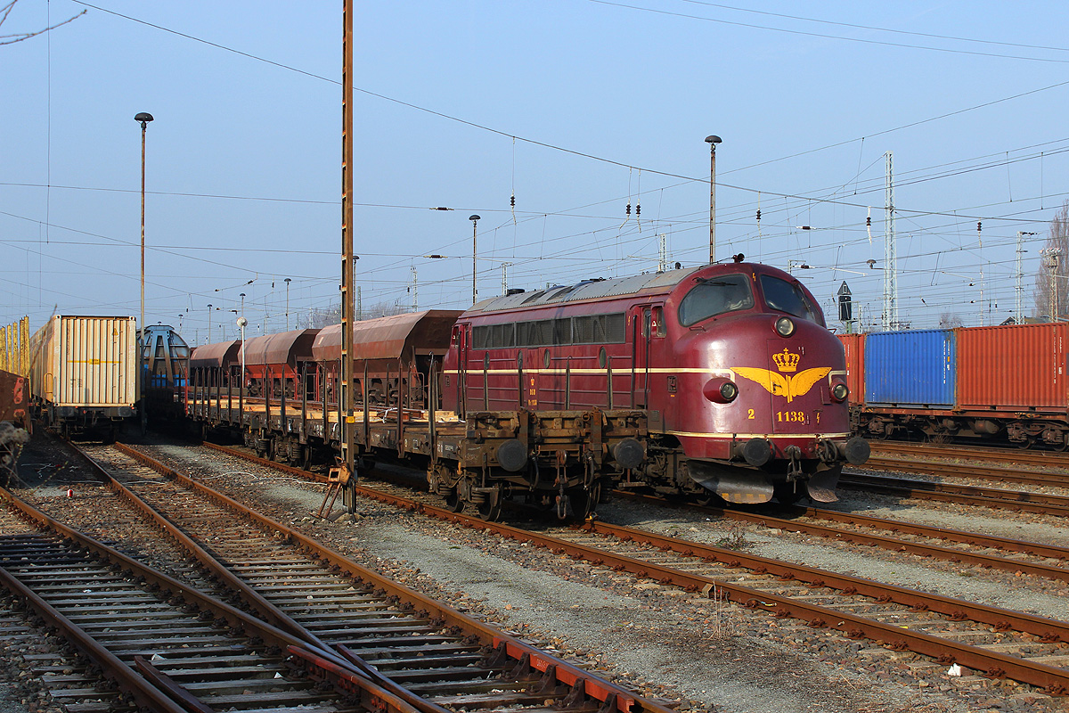 14.03.2014 09:08 Uhr - Im Güterbahnhof stand unter anderem MY 1138 der CLR mit einem Schotterzug abgestellt.